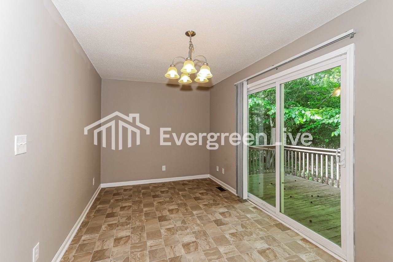 813 Shawnee Dr - Photo 5 of 15