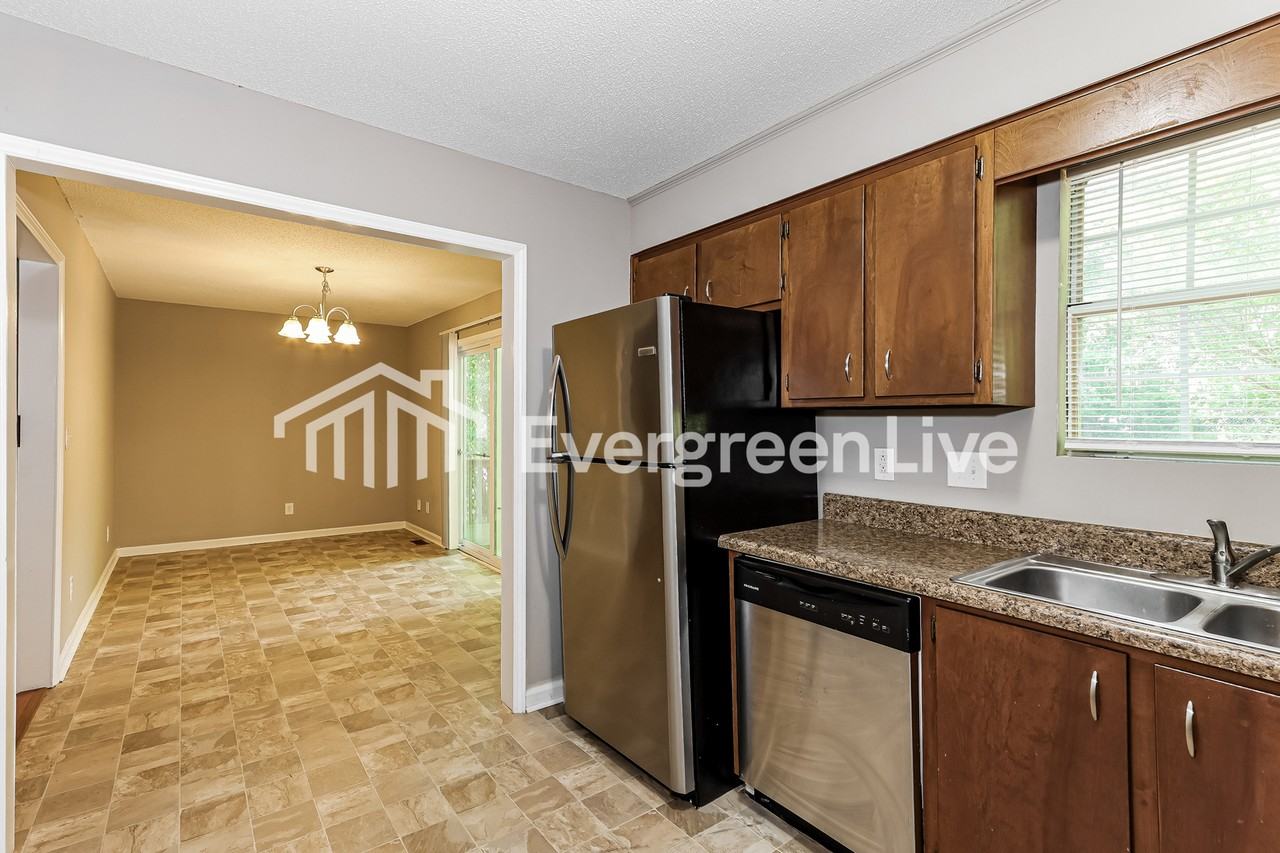 813 Shawnee Dr - Photo 7 of 15