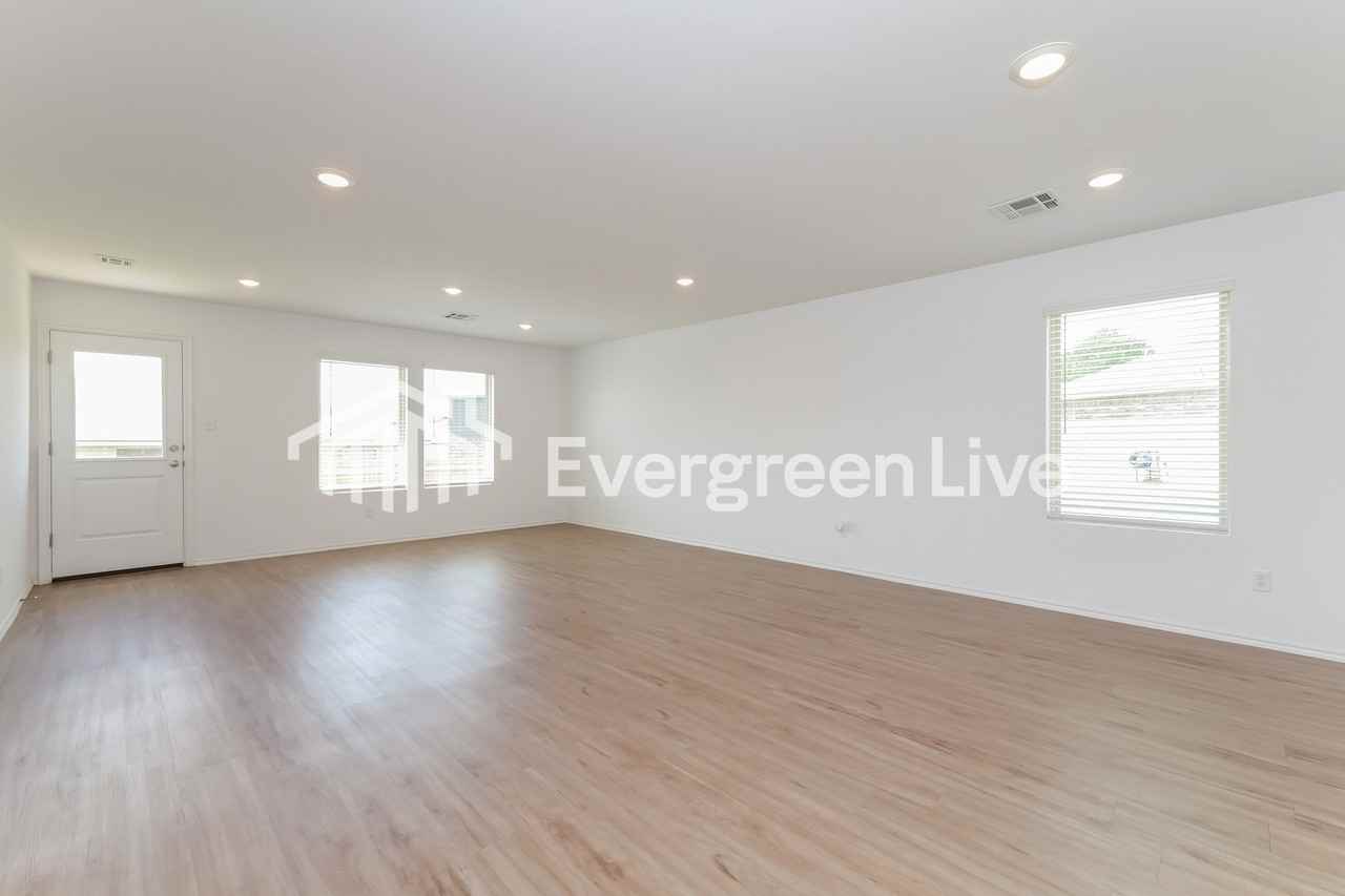 11716 Sw 38th St - Photo 3 of 15