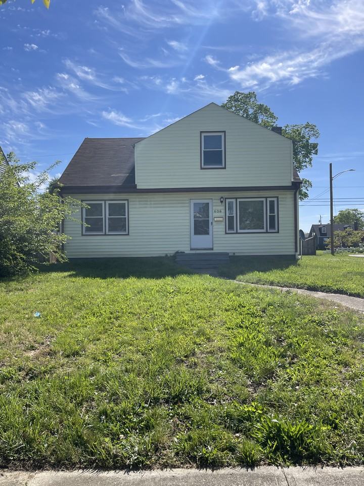 636 S Ashburton Rd - Photo 2 of 3