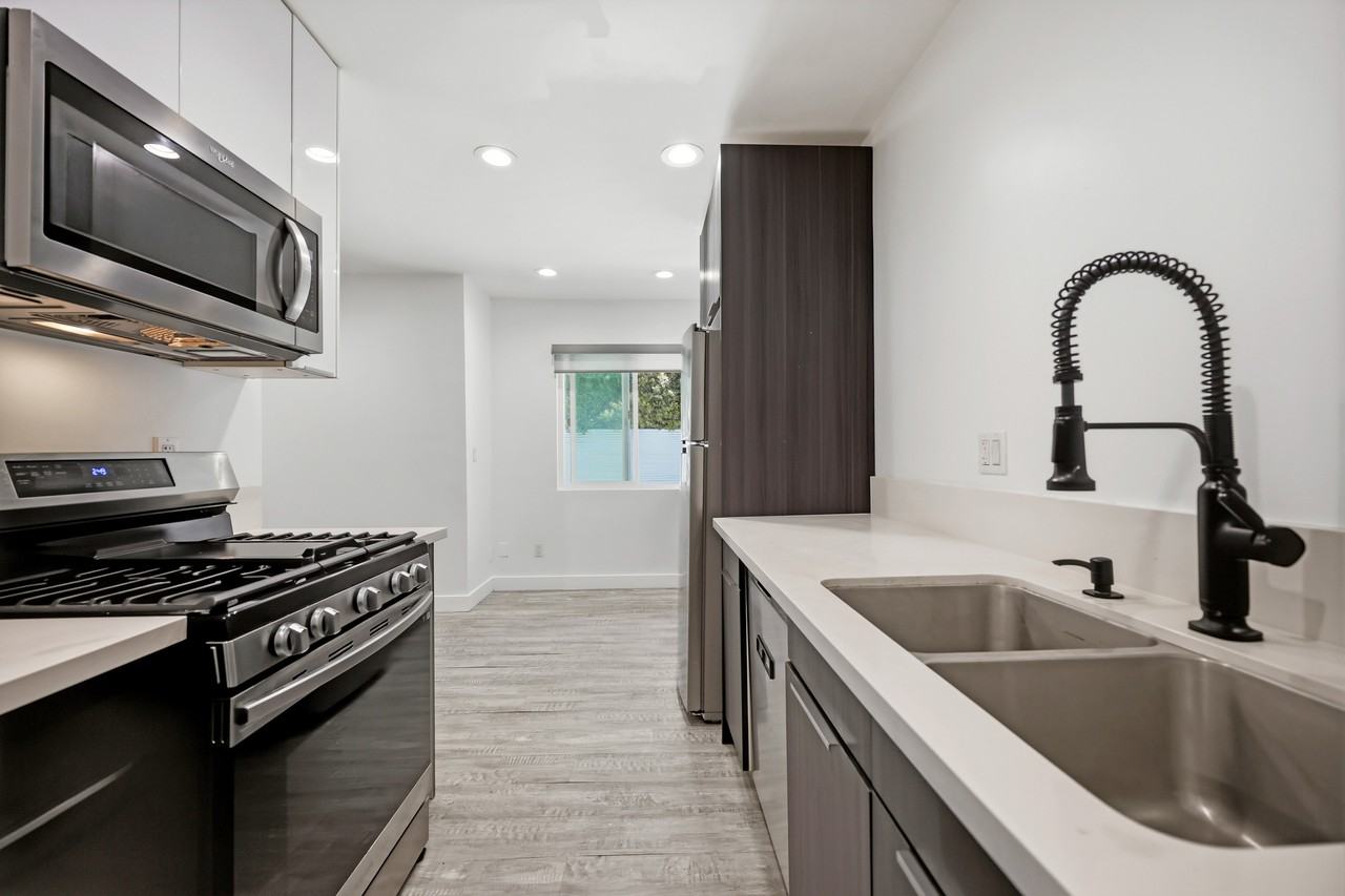 2561 West Avenue 30 #5 - Photo 5 of 36