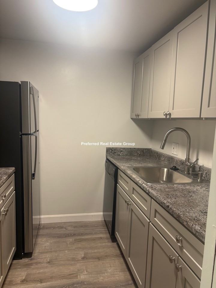 340 Newton St #B - Photo 2 of 12
