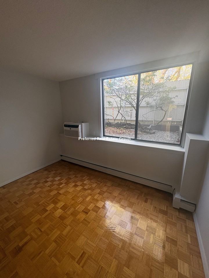 340 Newton St #B - Photo 4 of 12