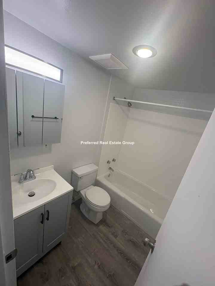 340 Newton St #B - Photo 7 of 12