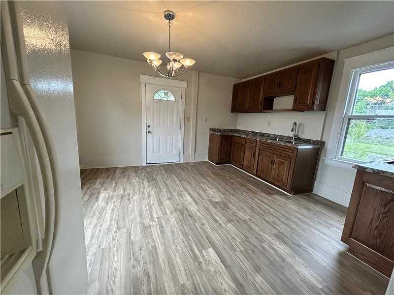 377 Lawson Ave #2 - Photo 5 of 9