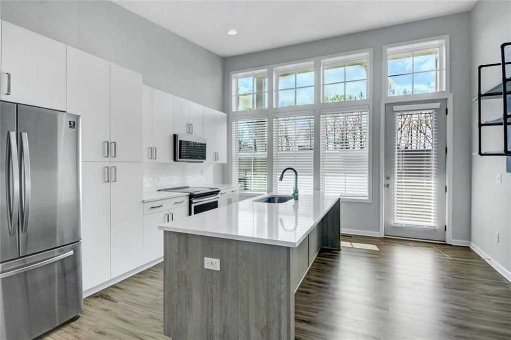 900 Brees Ct - Photo 3 of 33