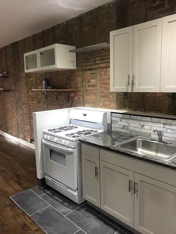 726 Lorimer St ##3l