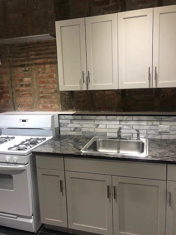 726 Lorimer St ##3l - Photo 2 of 13