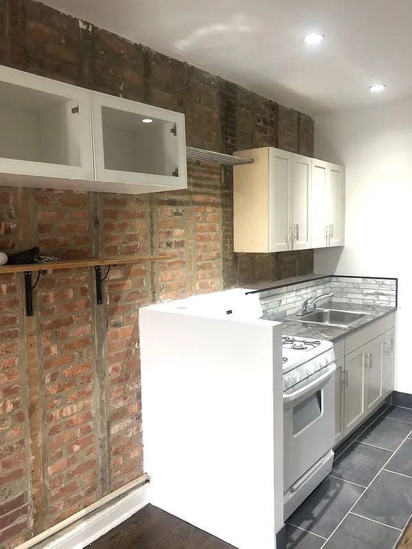 726 Lorimer St ##3l - Photo 3 of 13