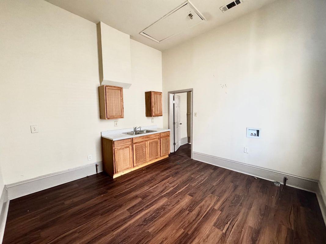 3311 Loyola Ave - Photo 3 of 5