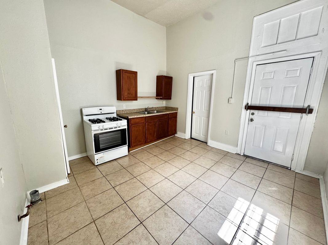 2237 Washington Ave - Photo 3 of 6