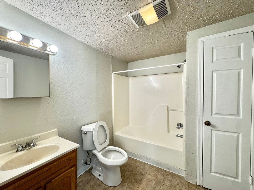 2237 Washington Ave - Photo 4 of 6