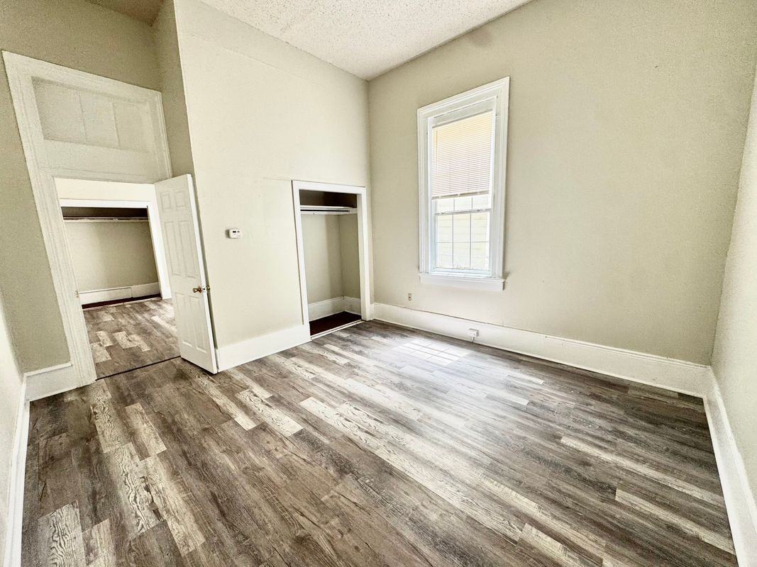 2237 Washington Ave - Photo 5 of 6