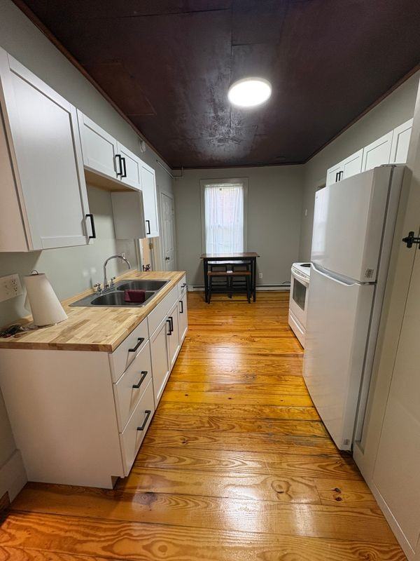 152 Grand St - Photo 2 of 12