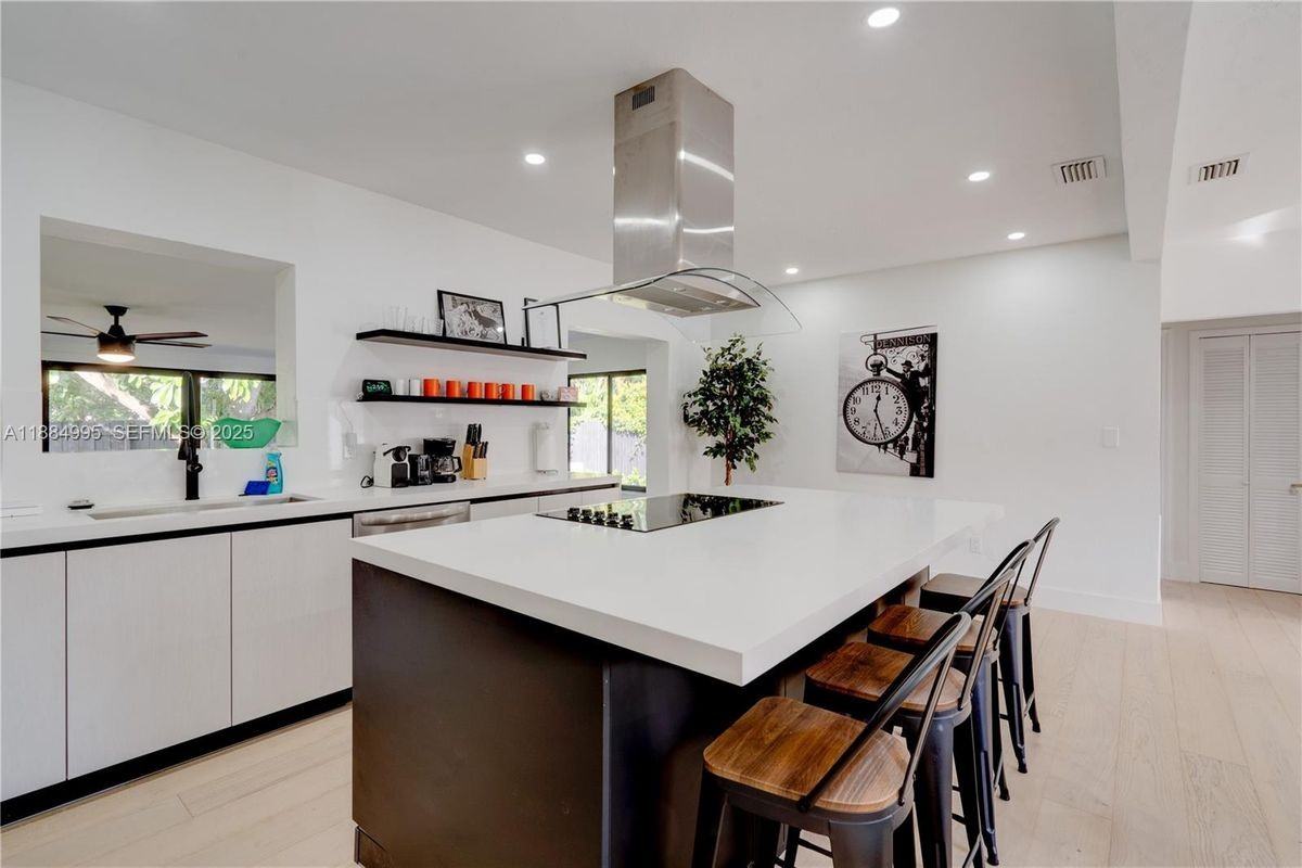 347 Ne 110th St - Photo 2 of 19