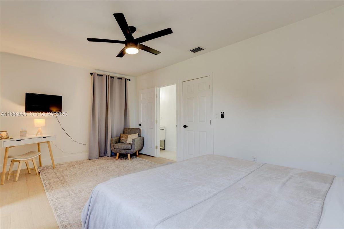 347 Ne 110th St - Photo 5 of 19
