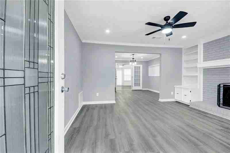 1406 Sycamore Dr Nw - Photo 3 of 35