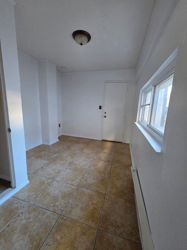 537 Windsor St - Photo 4 of 6