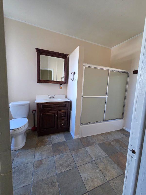 537 Windsor St - Photo 5 of 6