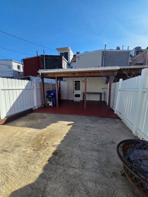 537 Windsor St - Photo 6 of 6