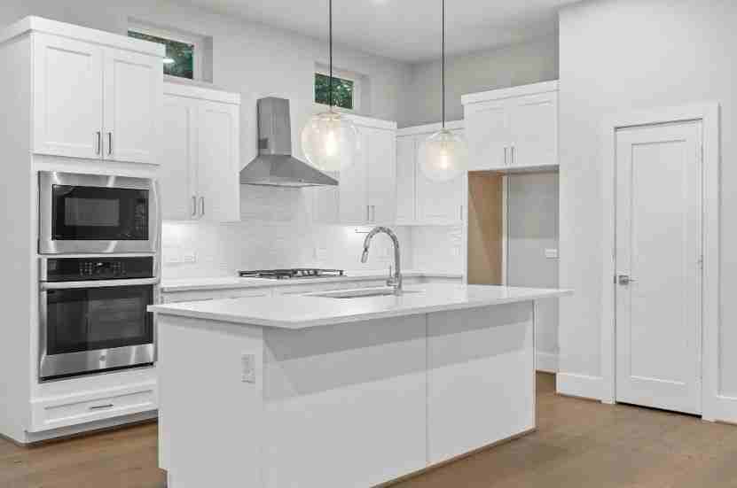 836 Fisher St ##D - Photo 6 of 28