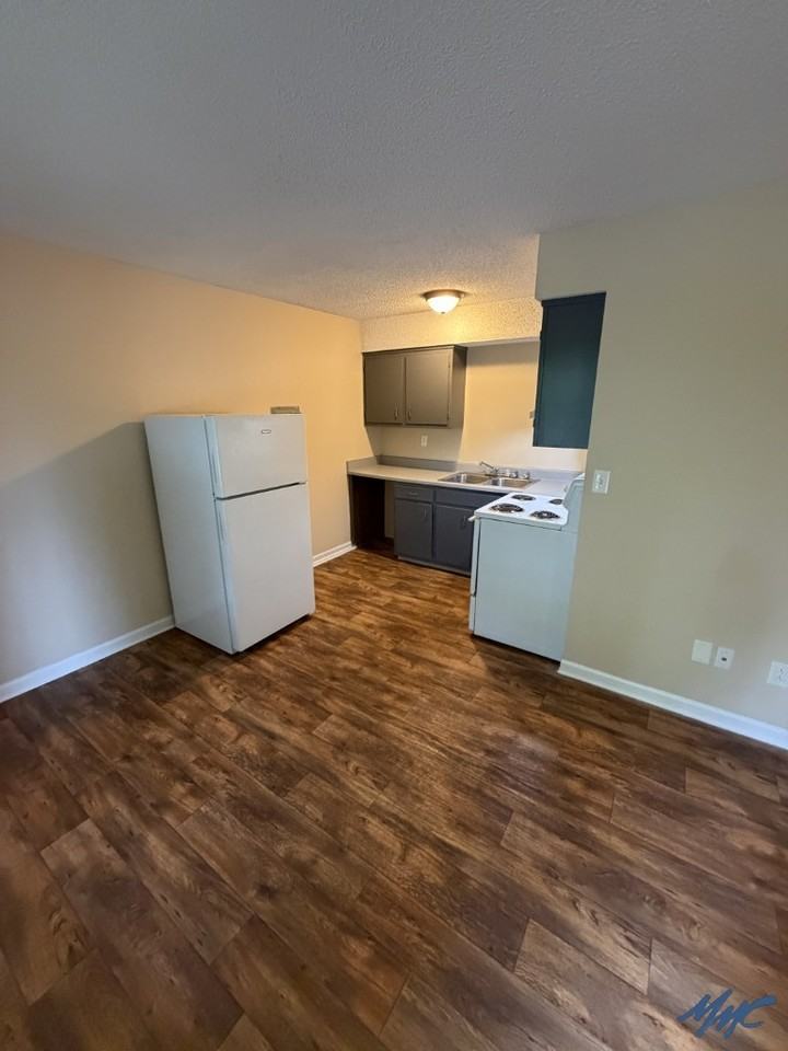 1434 E Main St #9 - Photo 2 of 8