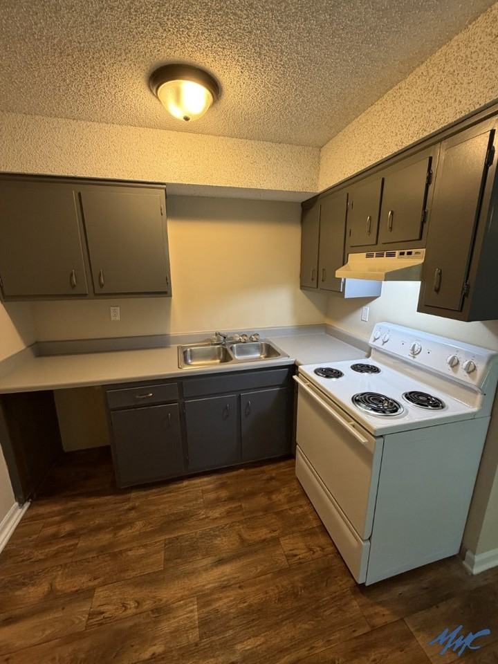 1434 E Main St #9 - Photo 3 of 8