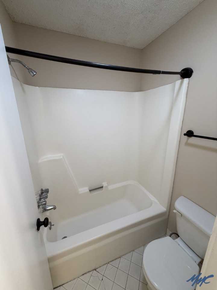 1434 E Main St #9 - Photo 6 of 8