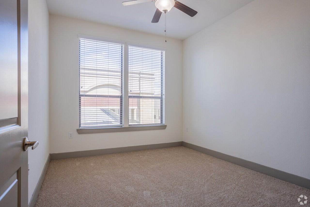 2727 Commercial Center Blvd #GLC2 - Photo 4 of 10