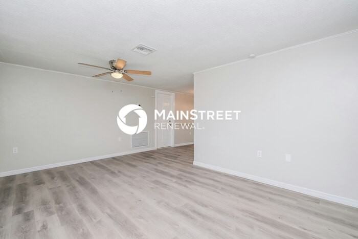 9211 Chatam Ln - Photo 5 of 16