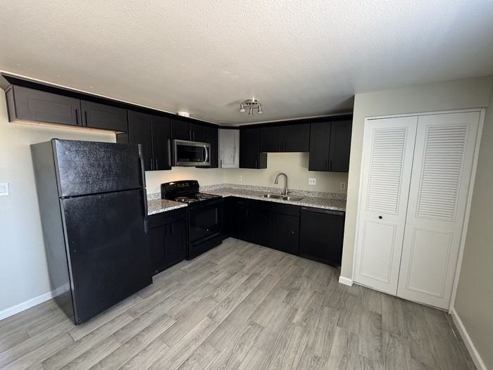 7361 W Coronado Rd - Photo 2 of 18