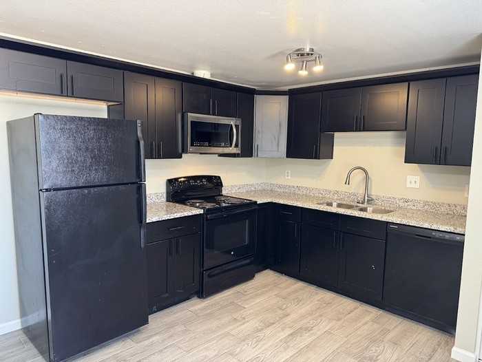 7361 W Coronado Rd - Photo 4 of 18