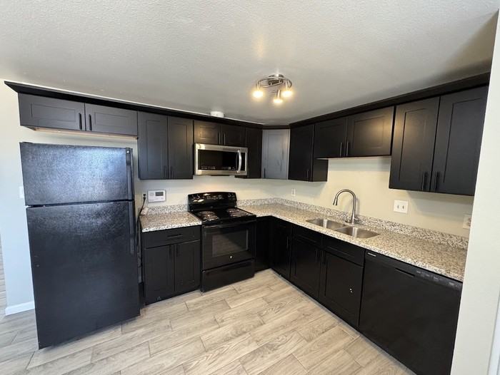 7361 W Coronado Rd - Photo 6 of 18