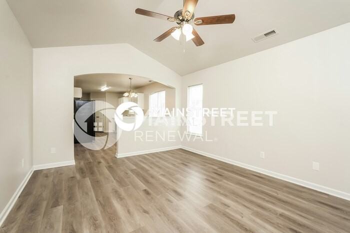 2731 Lomond St - Photo 5 of 16