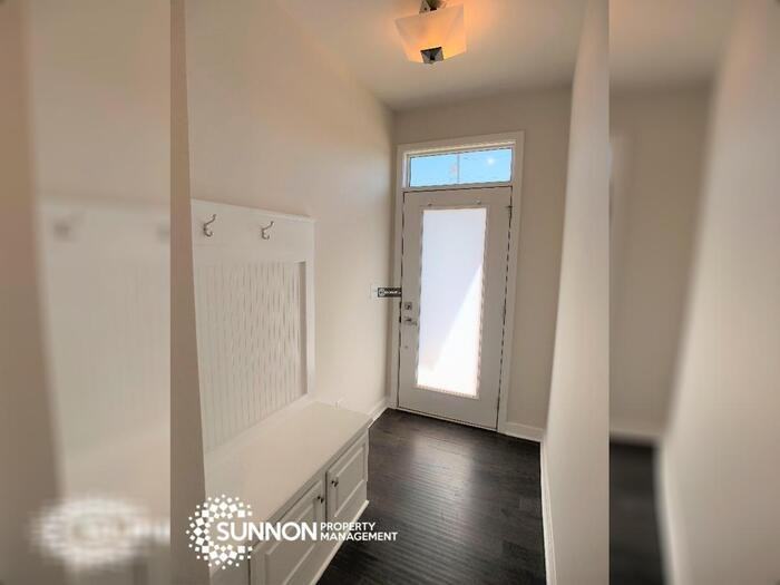 462 W Tremont Ave - Photo 2 of 31