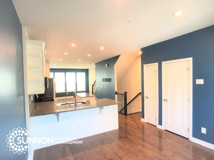 462 W Tremont Ave - Photo 4 of 31