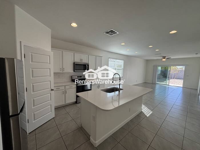 24037 W Zak Rd - Photo 3 of 19
