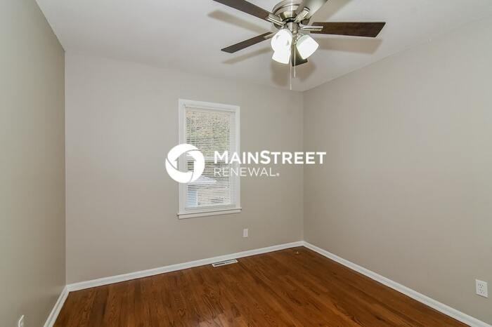 9302 Fairwood Dr - Photo 5 of 15