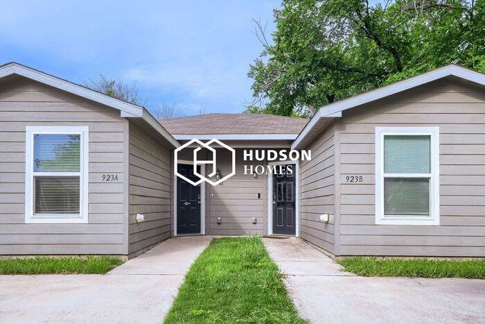 923 Burgan St #A - Photo 3 of 16