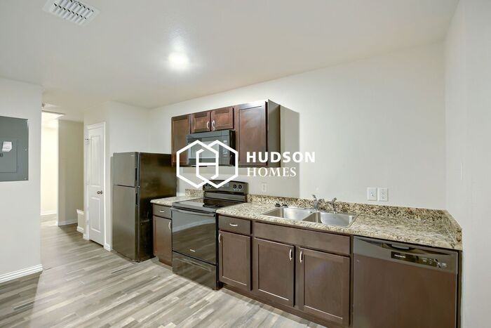 923 Burgan St #A - Photo 5 of 16