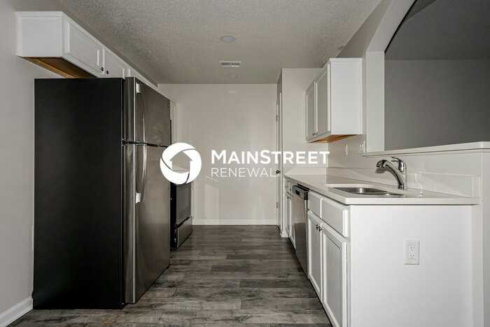 10426 Redmond Cir N - Photo 5 of 16