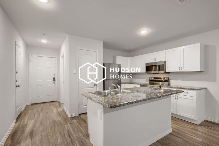 602 E 15th St - Photo 4 of 14