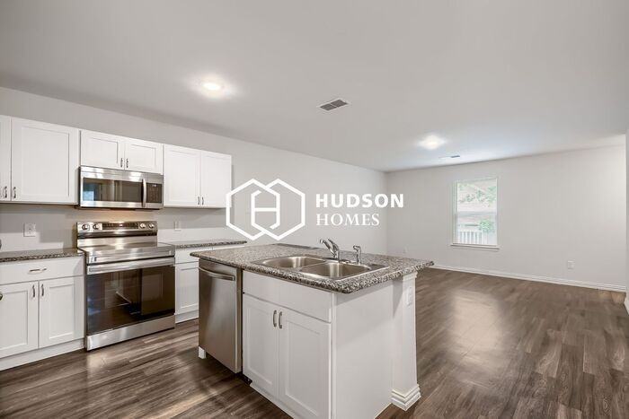 602 E 15th St - Photo 5 of 14