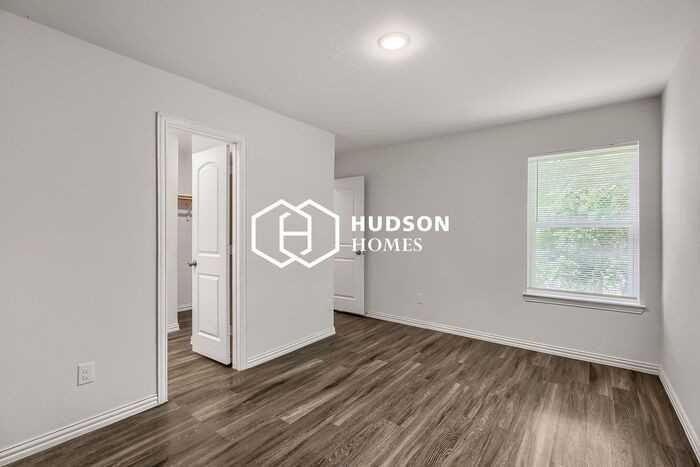 602 E 15th St - Photo 6 of 14