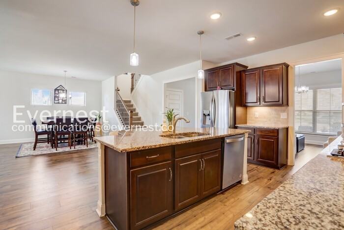 1122 Carlisle Pl - Photo 3 of 11