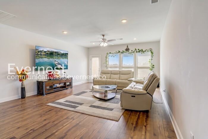 1122 Carlisle Pl - Photo 4 of 11