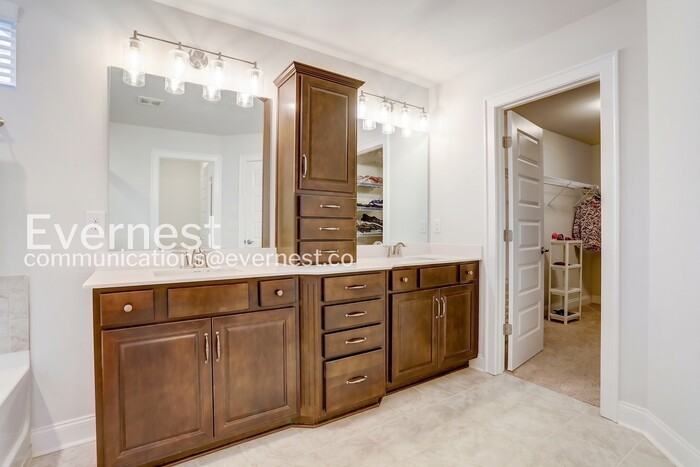 1122 Carlisle Pl - Photo 6 of 11