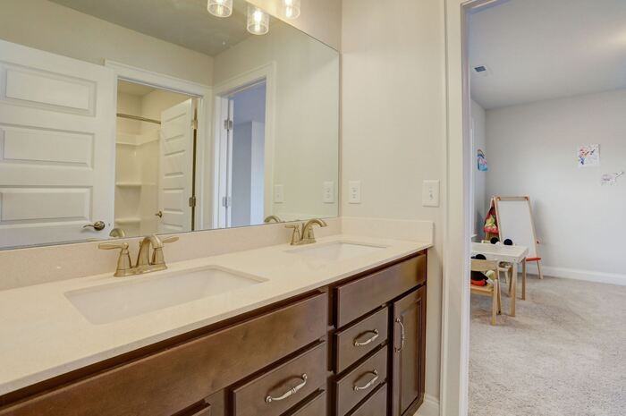 1122 Carlisle Pl - Photo 7 of 11