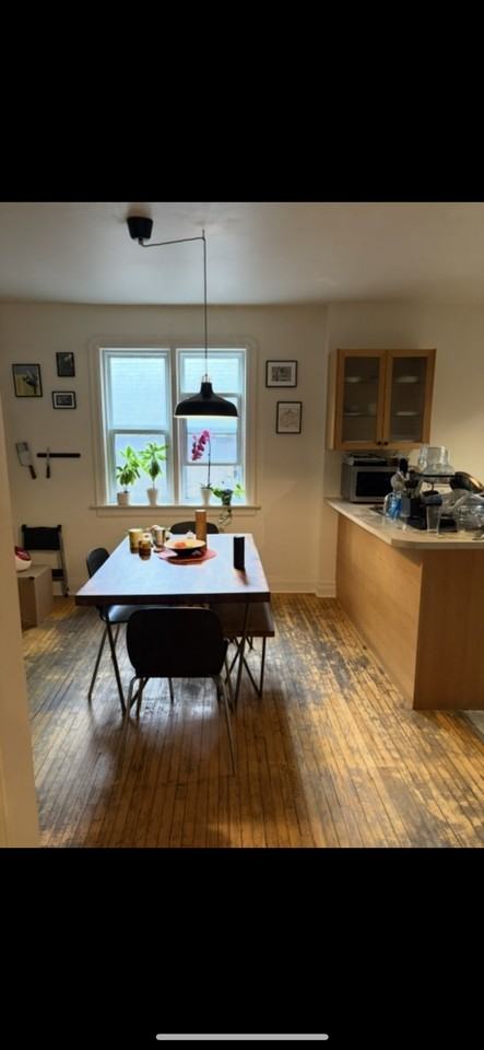 45 Lawrence Ave E - Photo 6 of 11