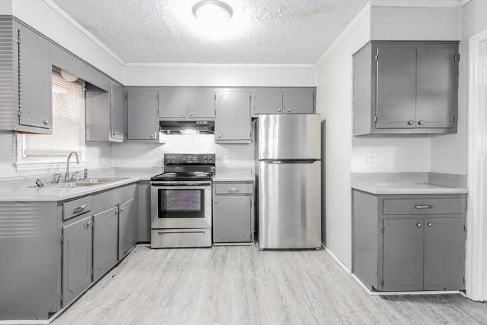 2246 Rolling Hills Rd - Photo 2 of 9